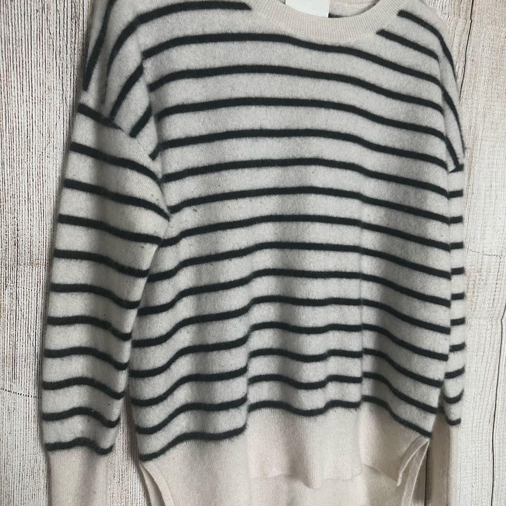 100 % cashmere Cynthia Rowley Black Striped Sweater